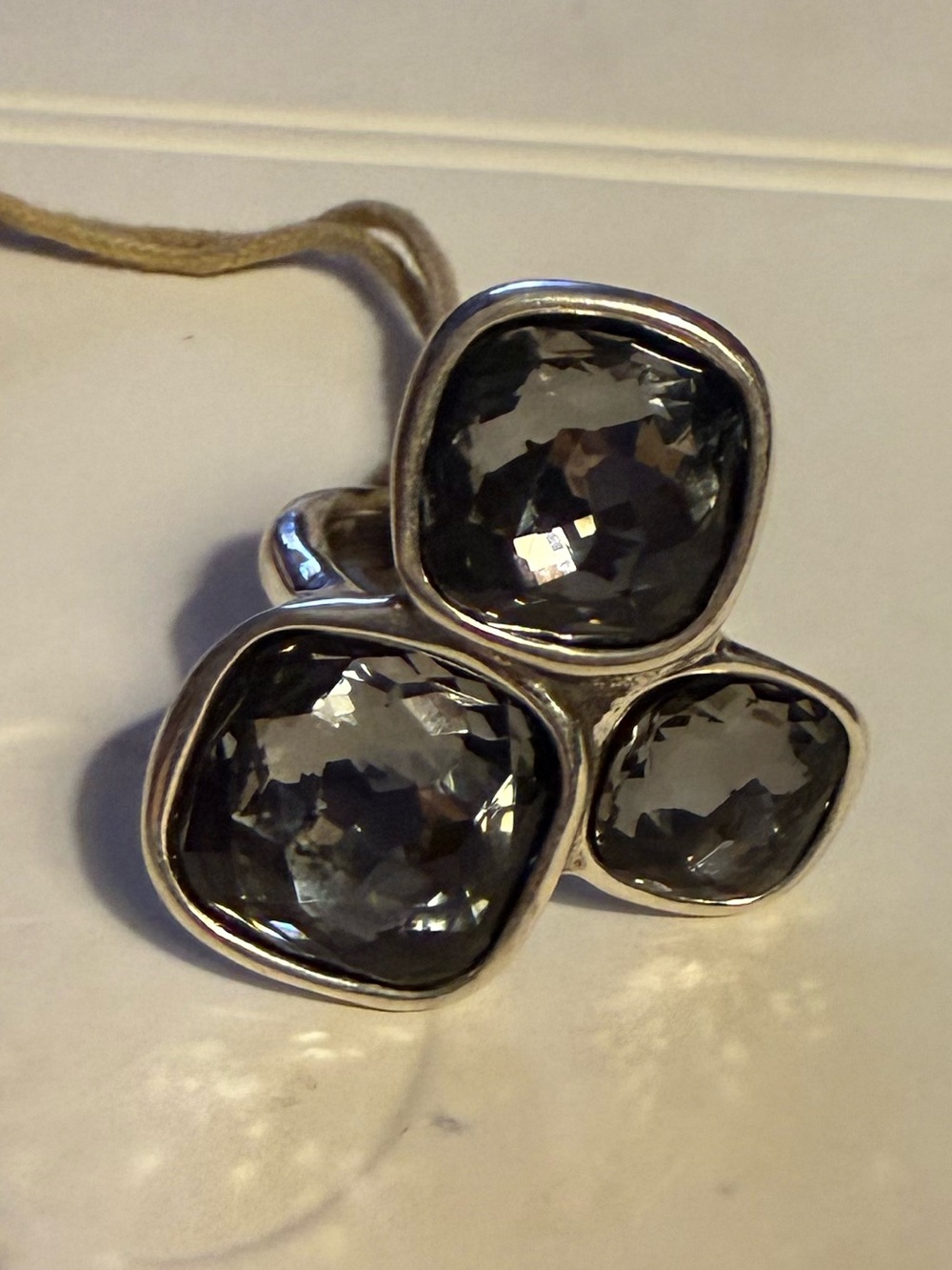 NWT Uno de 50 - Triple Cushion-Set Gray Stone Ring - Picture 4 of 9